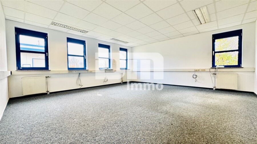 Vielseitiger Gewerbekomplex Halle + Büro / Freifläche - Top Infrastruktur direkt am A44 / A49 Kreuz - EG Büroraum